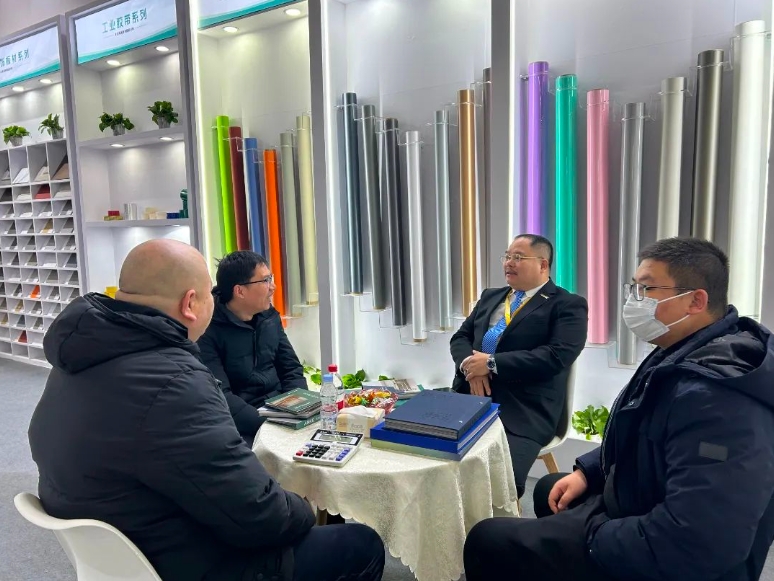 On_the_opening_day_01.png On_the_opening_day_01.png