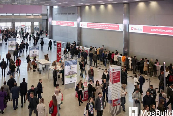 Die 30. Moskauer Internat ionale Baustoff ausstellung (MOSBUILD) im Jahr 2025